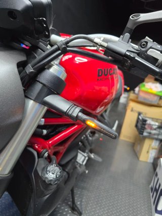 Ducati Monster 821 Roja y Negra