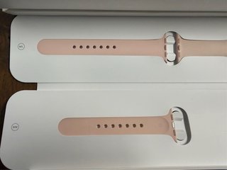 Apple watch SE dorado con 2 correas.