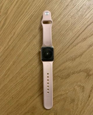 Apple watch SE dorado con 2 correas.