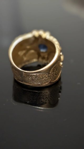 Anillo Oro 18k con Zafiro Azul