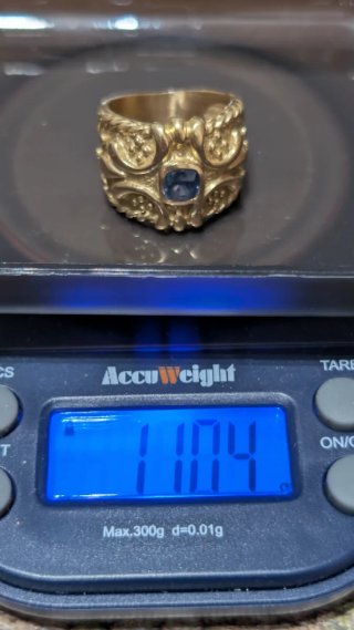 Anillo Oro 18k con Zafiro Azul