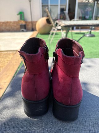 Botines de cuña rojos y marrones