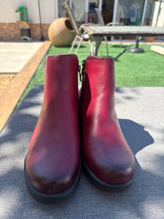 Botines de cuña rojos y marrones