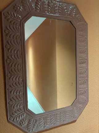 Specchio con cornice ottagonale in metallo beige