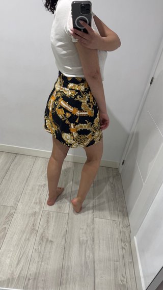 Falda denim negra y dorada