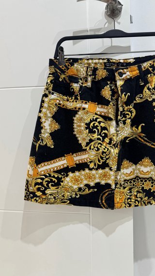 Falda denim negra y dorada