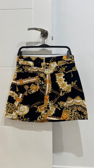 Falda denim negra y dorada