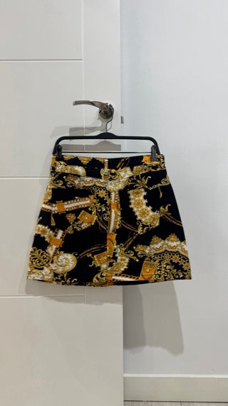 Falda denim negra y dorada