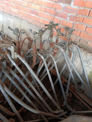 Aspersores metálicos trineos  mangueras gomas