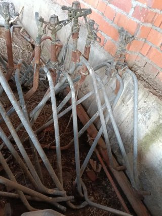 Aspersores metálicos trineos  mangueras gomas