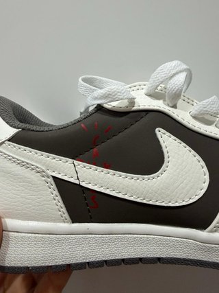 Nike Travis Scott Marrón y Blanco