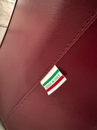 Sillón de cuero italiano color burdeos