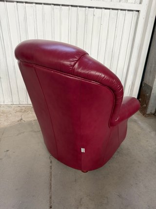Sillón de cuero italiano color burdeos