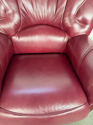Sillón de cuero italiano color burdeos