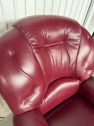 Sillón de cuero italiano color burdeos
