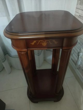Mesa auxiliar de madera