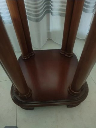 Mesa auxiliar de madera