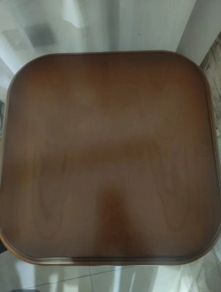Mesa auxiliar de madera
