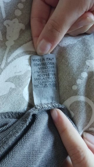 Vestido largo verde grisáceo con encaje
