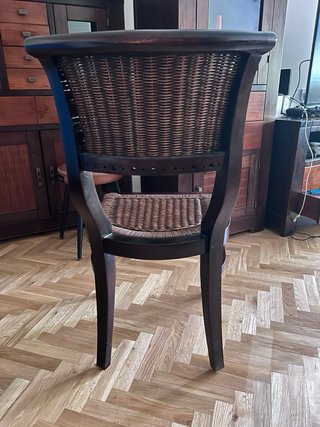 Sillas de madera maciza con asiento de mimbre