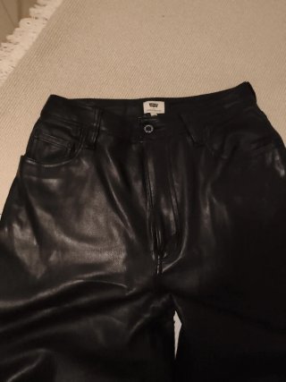 Pantalón efecto piel Levi's Talla S
