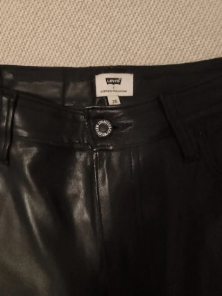Pantalón efecto piel Levi's Talla S