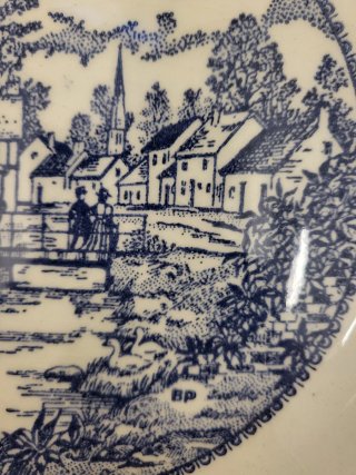 Plato de loza vintage escena rural