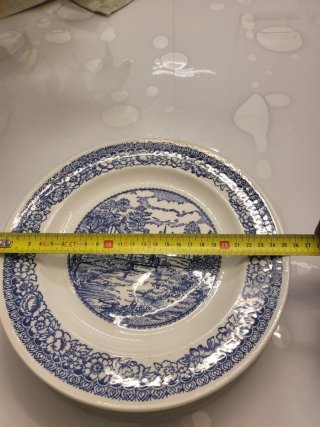Plato de loza vintage escena rural