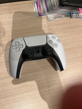 PlayStation 5 con 3 juegos: