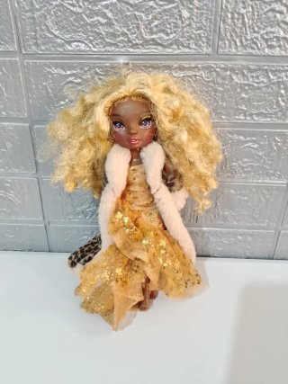 Rainbow High Meline Luxe Gold Muñeca