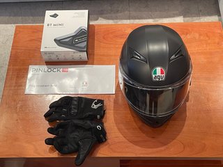 Casco M AGV + Intercomunicador Midland + Guantes