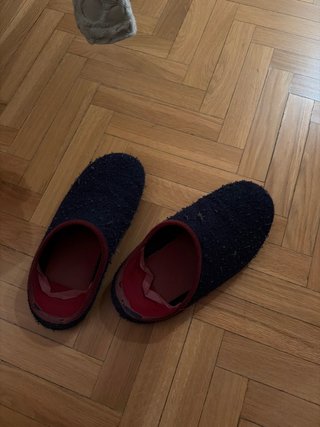 Zapatilla da casa blu e rosso