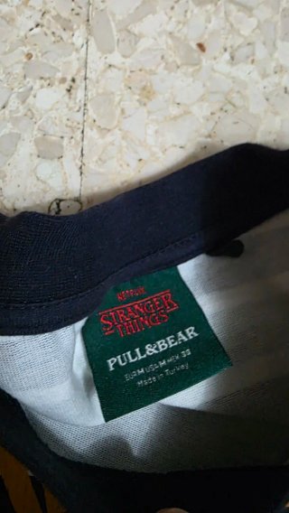Camiseta Pull and Bear Stranger Things Talla M