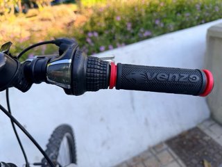 Bicicleta de Montaña Roja y Negra
