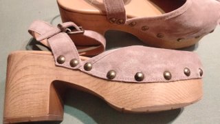 Zuecos madera ante beige/gris