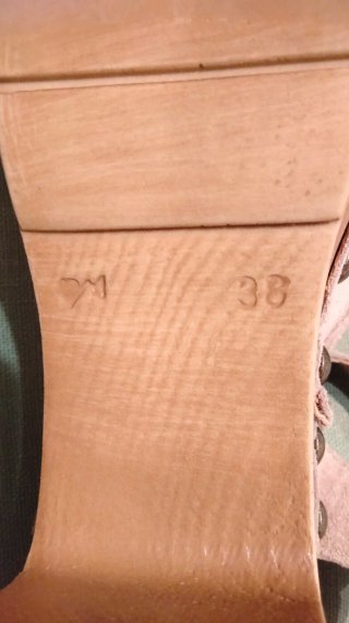 Zuecos madera ante beige/gris