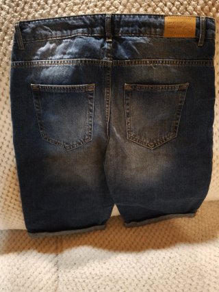 Short vaquero con etiqueta 15-16 años corte ingles