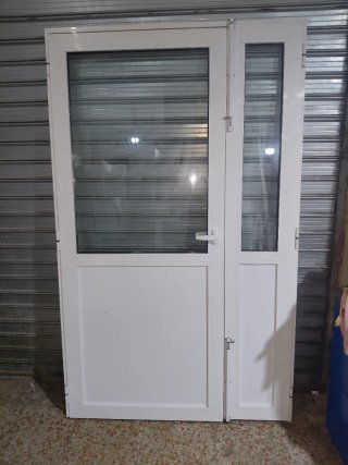 Puerta de aluminio con cristal 132x215