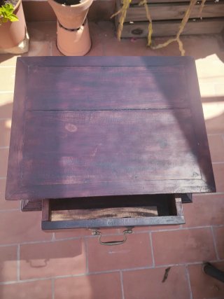 Mesita auxiliar antigua de madera