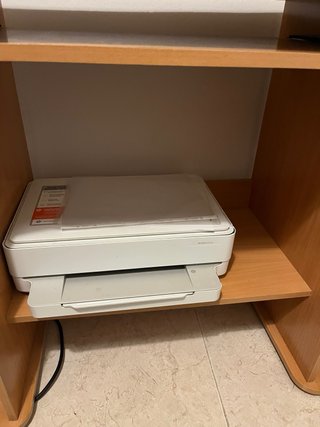 Escritorio madera con estantes regulables