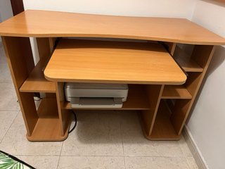Escritorio madera con estantes regulables