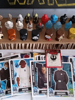 Conjunto Bonecos e Cartas Star Wars