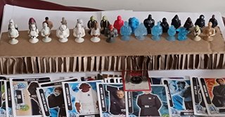 Conjunto Bonecos e Cartas Star Wars