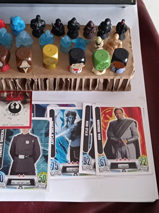 Conjunto Bonecos e Cartas Star Wars