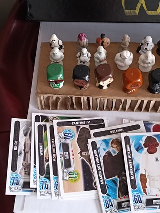 Conjunto Bonecos e Cartas Star Wars