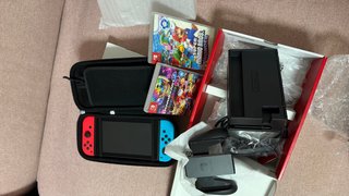 Nintendo switch con dos juegos