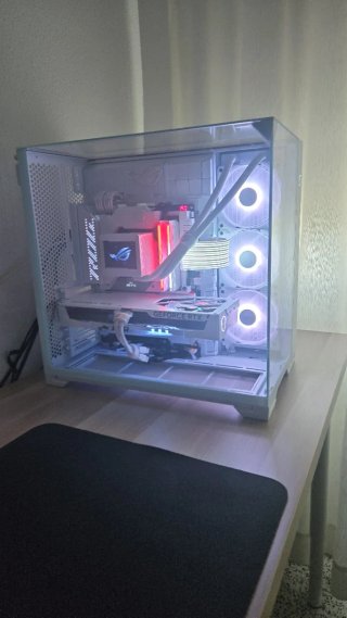 MSI RTX 5070 Gaming Trio White