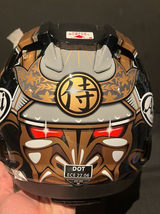 Casco de moto Arai diseño Samurai