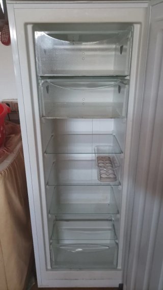 Congelador Vertical Infiniton CV-242L70BED
