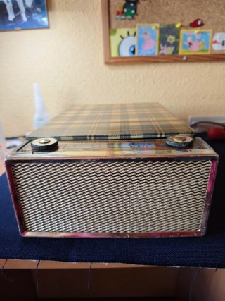 Tocadiscos y radio portátil de maleta